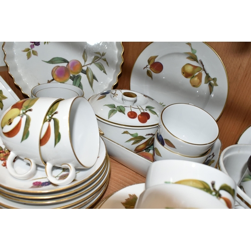 376 - FORTY FOUR PIECES OF ROYAL WORCESTER EVESHAM TEA AND DINNER WARES, to include a meat plate, a sauce ... 