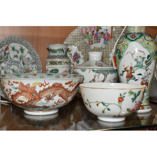 383 - A GROUP OF 19TH AND EARLY 20TH CENTURY CHINESE FAMILLE VERTE AND FAMILLE ROSE PORCELAIN, ETC, compri... 