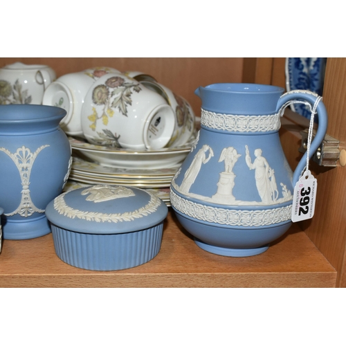 392 - A GROUP OF CERAMICS AND GLASS WARE, to include eleven pieces of pale blue Wedgwood Jasperware, a Wed... 