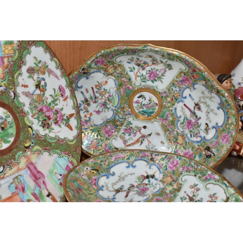 396 - FOUR PIECES OF 19TH AND EARLY 20TH CENTURY CHINESE CANTON FAMILLE ROSE PORCELAIN, comprising a pair ... 