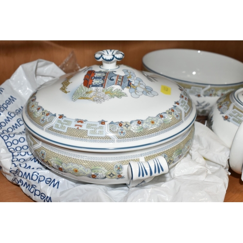 403 - A GROUP OF WEDGWOOD 'CHINESE LEGEND' PATTERN TEAWARE, comprising a covered tureen, footed fruit bowl... 