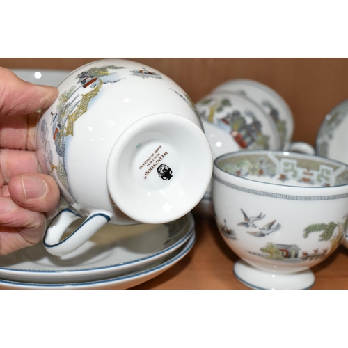 403 - A GROUP OF WEDGWOOD 'CHINESE LEGEND' PATTERN TEAWARE, comprising a covered tureen, footed fruit bowl... 