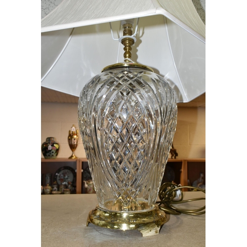 414 - A WATERFORD CRYSTAL 'KILKENNY' PATTERN TABLE LAMP, of shouldered form, having a brass effect finish ... 