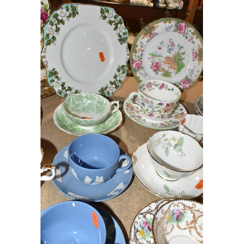 419 - A GROUP OF TEA WARES, over forty pieces to include a Wedgwood 'Replica of the Wesley-Wedgwood Teapot... 