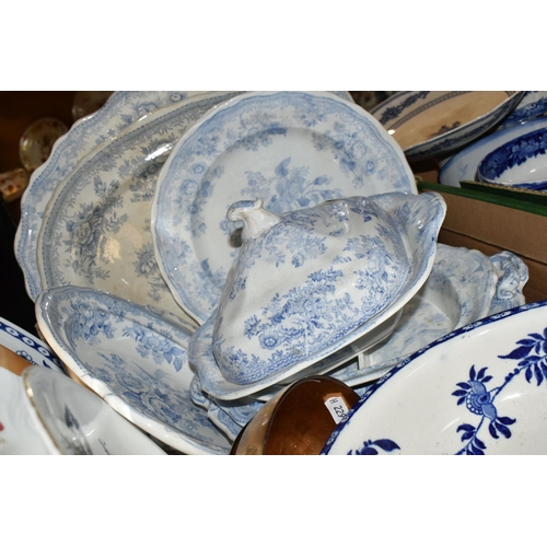 422 - TWO BOXES AND LOOSE CERAMICS, to include a collection of blue and white dinner wares including Minto... 