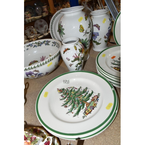 429 - A GROUP OF SPODE CHRISTMAS TREE PLATES AND PORTMEIRION BOTANIC GARDEN VASES, comprising twelve Spode... 