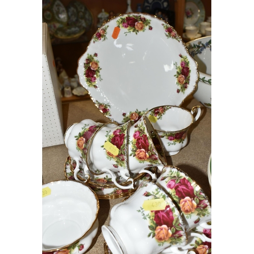 430 - A GROUP OF ROYAL ALBERT 'OLD COUNTRY ROSES' PATTERN TEAWARE, comprising a cake plate, milk jug, suga... 