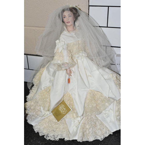 440 - A FRANKLIN HEIRLOOM PORCELAIN DOLL, 1993 EDITION VICTORIA AND ALBERT BRIDE, HEIGHT 54CM (1) (Conditi... 