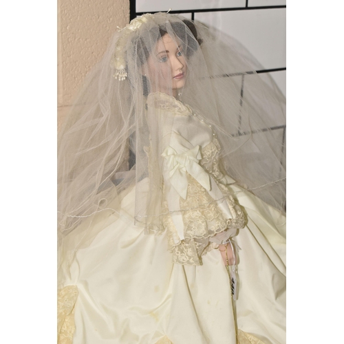 440 - A FRANKLIN HEIRLOOM PORCELAIN DOLL, 1993 EDITION VICTORIA AND ALBERT BRIDE, HEIGHT 54CM (1) (Conditi... 