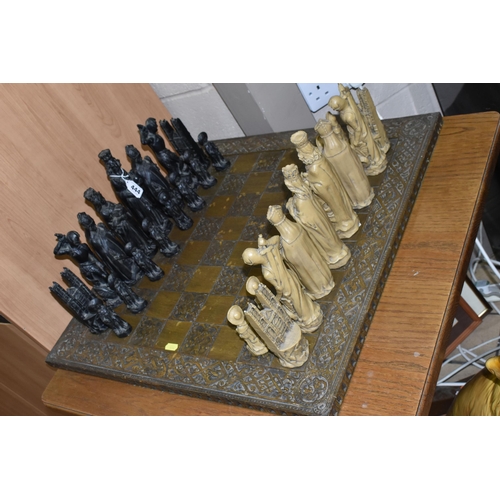 444 - A 1970'S ANNE CARLTON 'WESTMINSTER ABBEY'  CHESS SET, a vintage Studio Anne, Carlton 'Westminster Ab... 