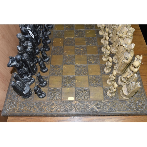 444 - A 1970'S ANNE CARLTON 'WESTMINSTER ABBEY'  CHESS SET, a vintage Studio Anne, Carlton 'Westminster Ab... 