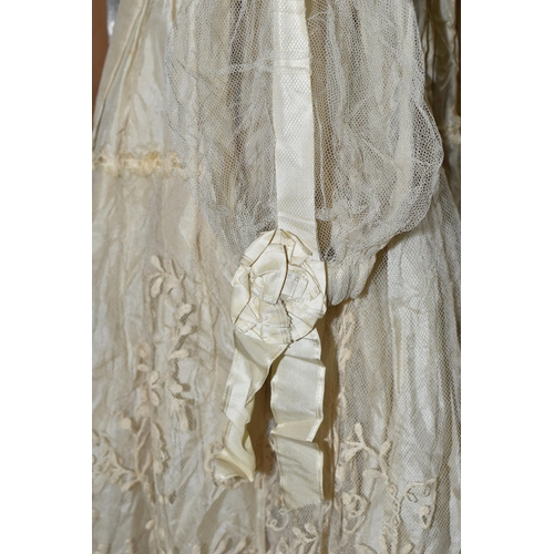 448 - A BESPOKE LATE 19TH CENTURY VICTORIAN SILK AND LACE WEDDING DRESS WITH ACCESSORIES, made for the mar... 