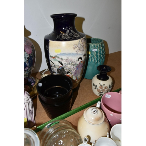 461 - A BOX AND LOOSE CERAMICS, GLASS WARES AND SUNDRY ITEMS, to include a Coalport Age of Elegance 'Summe... 