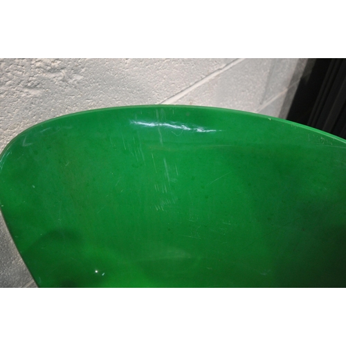 1272 - A SET OF SIX GREEN ITALIAN ARTEMIDE SELENE STACKING CHAIRS (condition report: surface marks, signs o... 