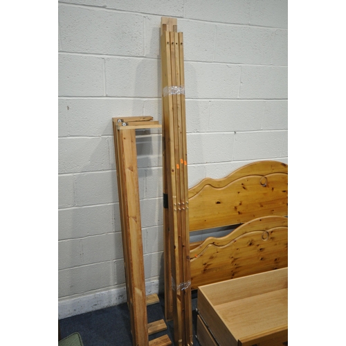 1342 - A MODERN PINE 4FT6 BEDSTEAD, with four drawers (condition report: missing one drawer handle, signs o... 