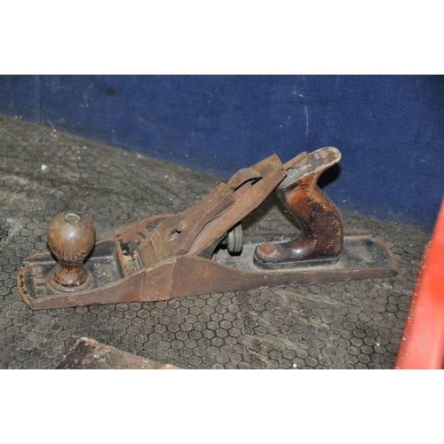 1056 - A TRAY CONTAINING VINTAGE TOOLS AND GAS STOVES including a Stanley No5 plane (repaired), two wooden ... 