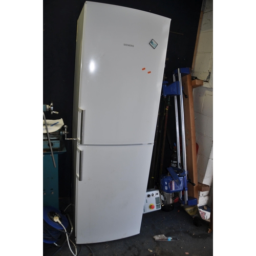 1097 - A SIEMENS KG34NVW24G TALL FRIDGE FREEZER width 60cm depth 60cm height 186cm (PAT pass and working at... 