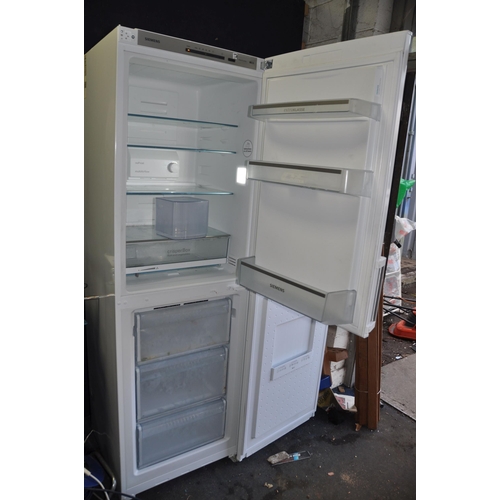 1097 - A SIEMENS KG34NVW24G TALL FRIDGE FREEZER width 60cm depth 60cm height 186cm (PAT pass and working at... 