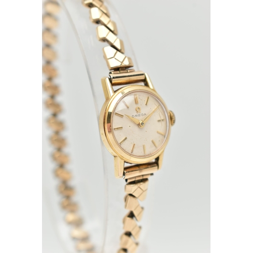 28 - A LADYS 'OMEGA' WRISTWATCH, manual wind, round silver dial signed 'Omega', baton markers, gold tone ... 