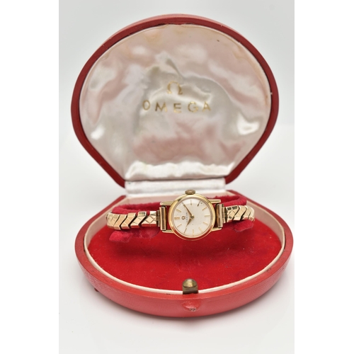 28 - A LADYS 'OMEGA' WRISTWATCH, manual wind, round silver dial signed 'Omega', baton markers, gold tone ... 