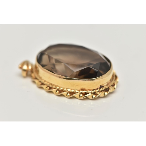 67 - A 9CT GOLD SMOKEY QUARTZ PENDANT, set with an oval shaped mixed cut smoky quartz, within a rope twis... 