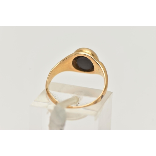 68 - AN EARLY 20TH CENTURY INTAGLIO RING, the oval hardstone, with initial monogram, to the grooved shoul... 