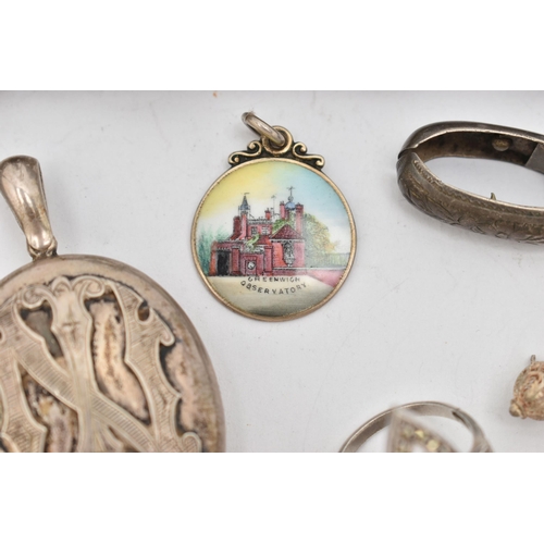 85 - ASSORTED JEWELLERY, to include a white metal oval monogram locket, fitted with a tapered bail, opens... 