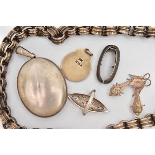 85 - ASSORTED JEWELLERY, to include a white metal oval monogram locket, fitted with a tapered bail, opens... 