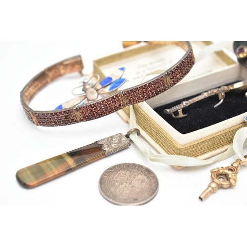 86 - A BAG OF ASSORTED ITEMS, to include a gilt metal garnet line bracelet, stamped 900, fitted with a pu... 