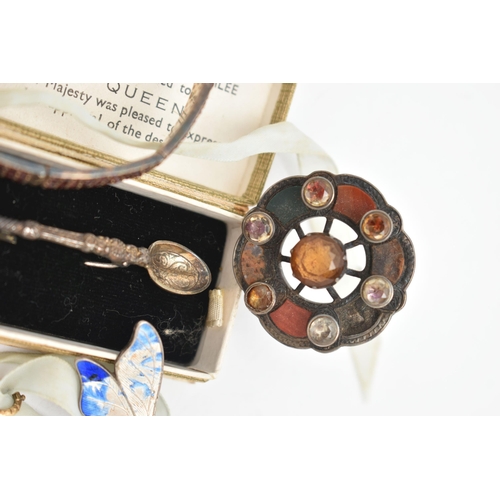 86 - A BAG OF ASSORTED ITEMS, to include a gilt metal garnet line bracelet, stamped 900, fitted with a pu... 