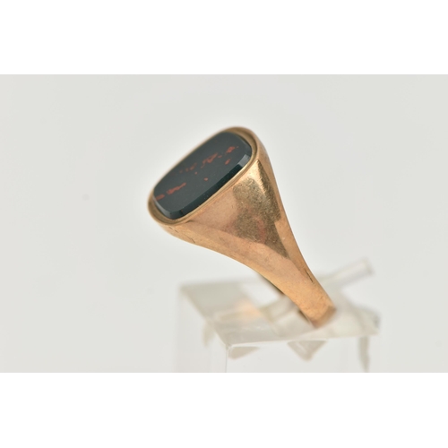 94 - A 9CT GOLD SIGNET RING, bloodstone inlay set in yellow gold, tapered shoulders, hallmarked 9ct Birmi... 