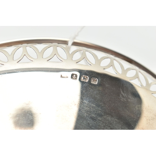 138 - A MID 20TH CENTURY RAISED BOWL, circular bowl with a pierced rim, tapered knopped stem, on a round s... 