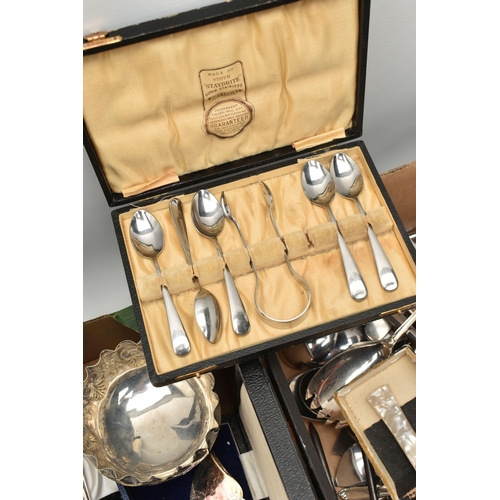 160 - A BOX OF ASSORTED WHITE METAL WARE, to include a cased fish server set, a cased set of shell shape s... 