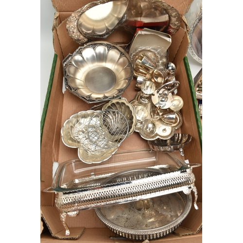 161 - A BOX OF ASSORTED WHITE METAL WARE, to include a boxed 'The Age Of Elegance Collection' silver plate... 