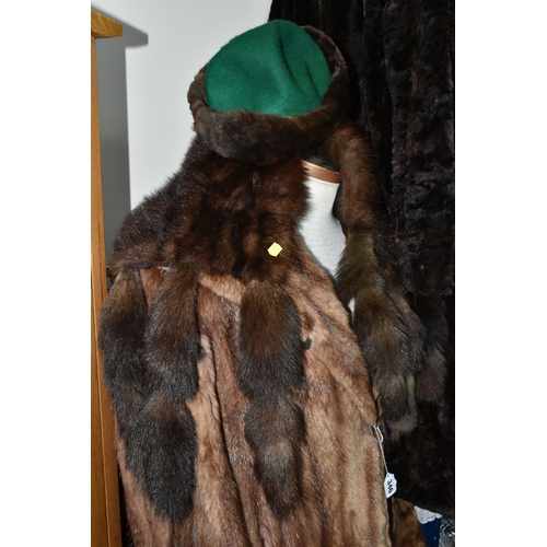 346 - A GROUP OF VINTAGE FURS, comprising a 1940's brown fur coat, fur stole and hat, a dark brown full le... 