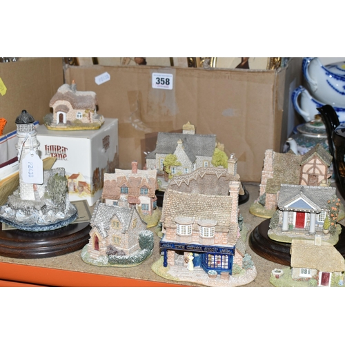 358 - LILLIPUT LANE SCULPTURES AND CERAMICS, to include 'The China Shop', 'The Gingerbread Shop', 'Daisy C... 