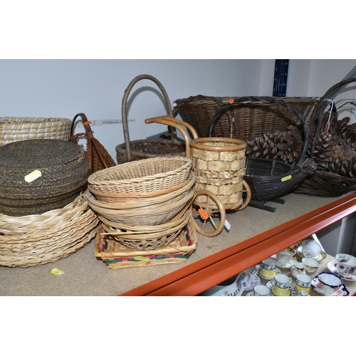 365 - A QUANTITY OF WICKER BASKETS, to include an oval laundry basket, four flower baskets and a quantity ... 