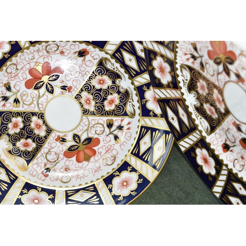 380 - A GROUP OF ROYAL CROWN DERBY IMARI 2451 TEA WARES, to include three tea plates, two side plates - on... 