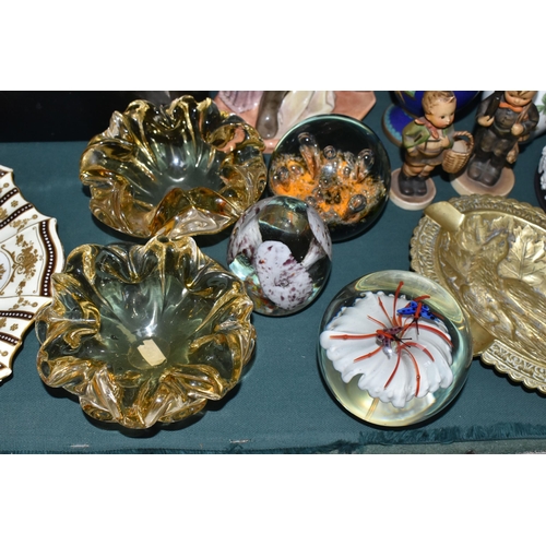 382 - A GROUP OF CERAMICS, GLASS AND METAL WARES, to include a Royal Doulton Falstaff HN2054 figure, a Cap... 