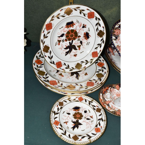 387 - A GROUP OF ROYAL CROWN DERBY DINNER WARES, comprising pattern 2712: three diamond shaped vegetable d... 