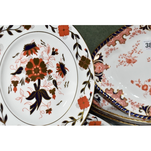 387 - A GROUP OF ROYAL CROWN DERBY DINNER WARES, comprising pattern 2712: three diamond shaped vegetable d... 