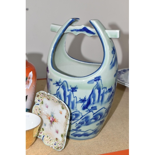 393 - A GROUP OF EARLY 20TH CENTURY CERAMICS, comprising a blue and white Chinese water bucket, a hand pai... 