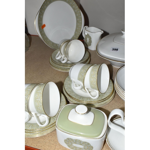 398 - A COLLECTION OF ROYAL DOULTON 'GOLD CONCORD' PATTERN DINNERWARE AND 'SONNET' PATTERN TEAWARE, compri... 