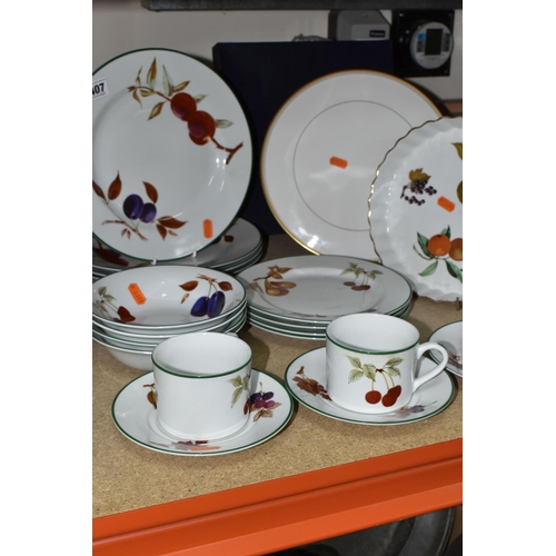 407 - A GROUP OF ROYAL WORCESTER 'EVESHAM VALE' PATTERN DINNERWARE, comprising three tea cups , three sauc... 