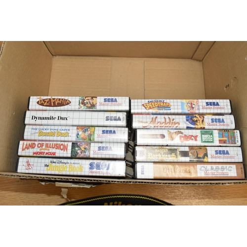 434 - SEGA MASTER SYSTEM II SONIC THE HEDGEHOG VERSION AND GAMES, includes Sonic The Hedgehog (inside the ... 