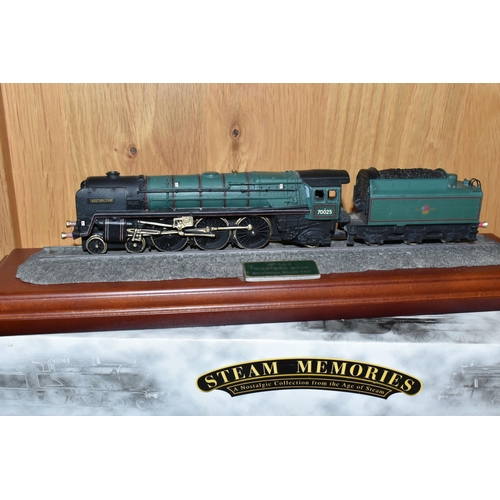 448 - TWO BOXED COUNTRY ARTIST/HORNBY 'STEAM MEMORIES' SCULPTURES AND NINE BOXED COLLECTORS PLATES, compri... 