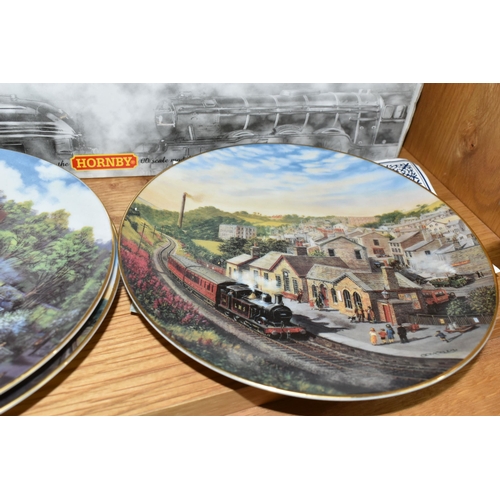 448 - TWO BOXED COUNTRY ARTIST/HORNBY 'STEAM MEMORIES' SCULPTURES AND NINE BOXED COLLECTORS PLATES, compri... 