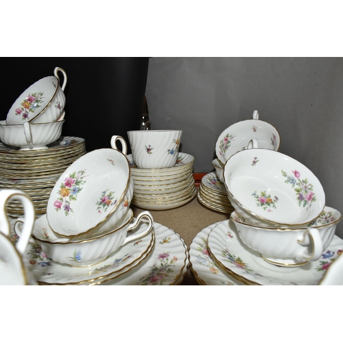 453 - A LARGE QUANTITY OF MINTON 'MARLOW' PATTERN DINNERWARE, comprising sixteen twin handled soup dishes,... 