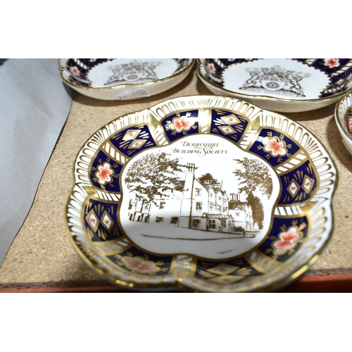 455 - A COLLECTION OF ROYAL CROWN DERBY CABINET PLATES AND TRINKET DISHES, comprising two cabinet plates w... 