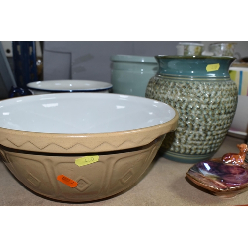 460 - A LARGE QUANTITY OF CERAMICS, comprising a vintage Mason Cash Gresley mixing bowl, a Wade Pottery Ba... 